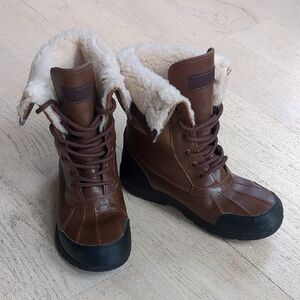 UGG Adirondack Waterproof Boots Women's Size 6